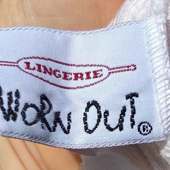 Vintage brand “WORN OUT” Women's White Ribbed One-Piece M Ruffle top undershirt - Picture 3 of 3